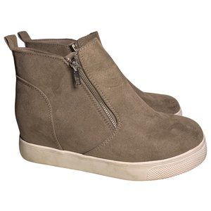 Time & Tru Memory Foam Taupe suede High-Top Sneaker - Women’s Sz 9W